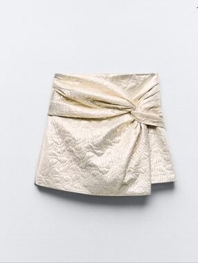 Knotted Quilted Skort In Beige
